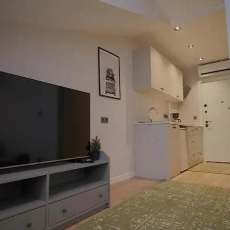 Apartment Kadikoey Warm House