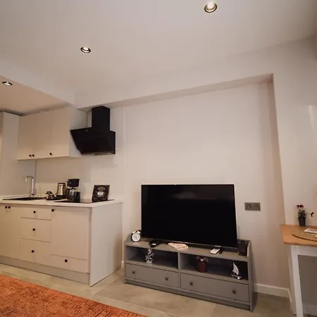 Apartment Kadikoey Warm House